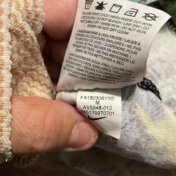 GUC Nike Tshirt Size Medium - Picture 3 of 4